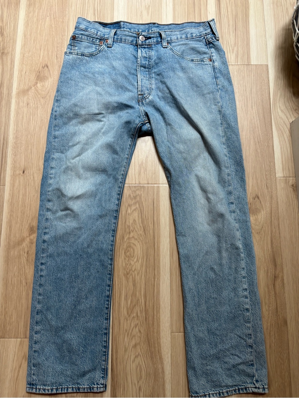 Levis 501 Original Fit Jeans Straight Leg Button Light Stonewash Men’s 33x32